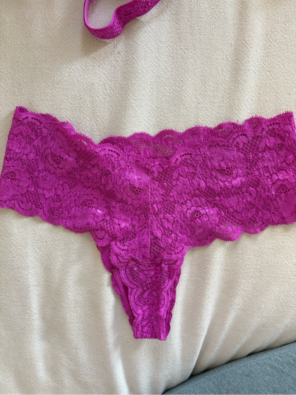 Cosabella 3 Lace Cheeky Thongs - Picture 4 of 6